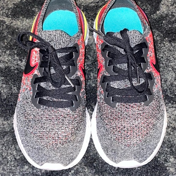 Nike Epic React Shoes Kids 4Y (Equivalent to what in women’s size 6/5 1/2) - Picture 4 of 7